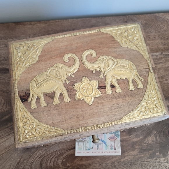 New World Traveler Indian Elephant Gold Wood Keepsake Storage Jewelry Box - Picture 2 of 7